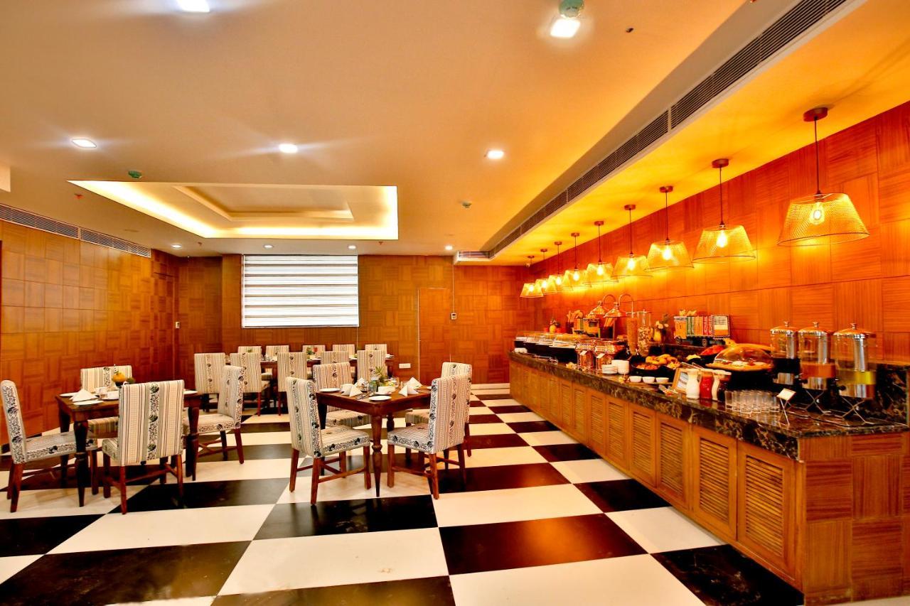 The Fern Residency Noida Exterior foto